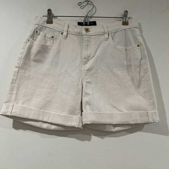 Tommy Hilfiger women’s white denim shorts with pockets, size 8 NWT - Picture 1 of 6